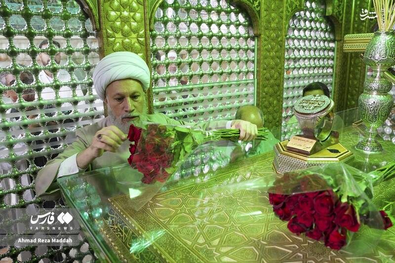 عکس / غبارروبی حرم مطهر شاهچراغ (ع) در هفته وحدت 20