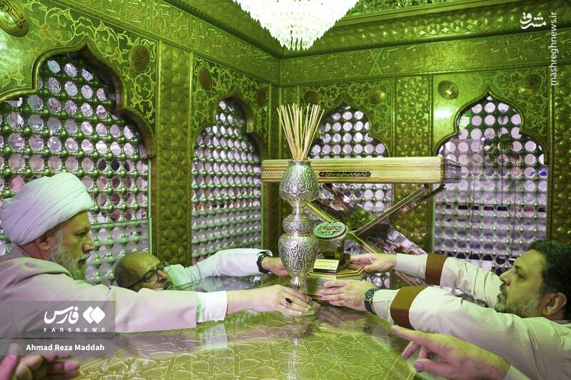 عکس / غبارروبی حرم مطهر شاهچراغ (ع) در هفته وحدت 16