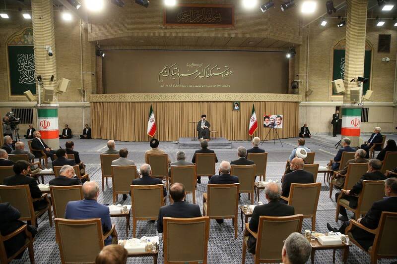 قدردانی ویژه رهبر انقلاب در دیدار رئیس جمهور و دولت