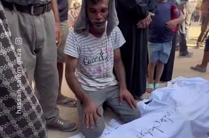 وداع جانسوز پدر غزه‌ای با دختر شهیدش