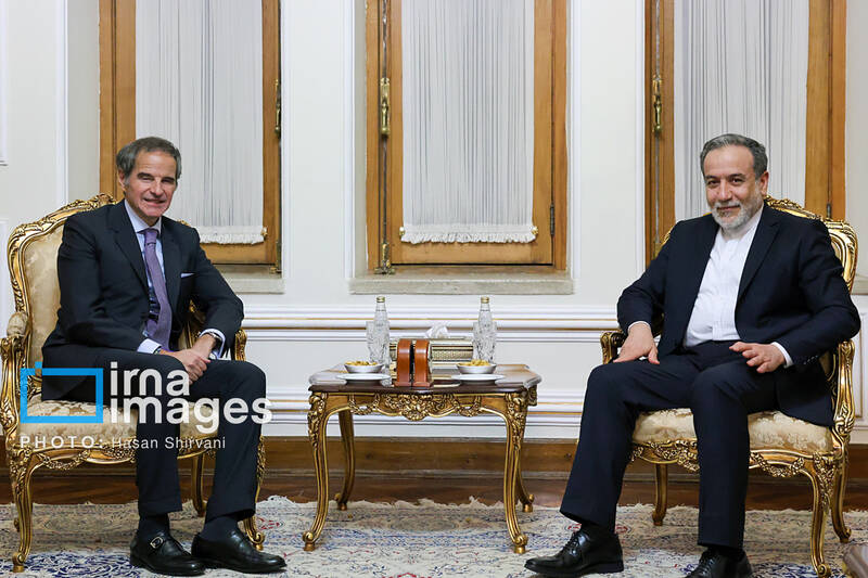 وزیر خارجه مصر میزبان عراقچی و گروسی