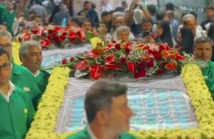 فیلم / گل‌آرایی حرم رضوی برای میلاد پیامبر اکرم (ص)