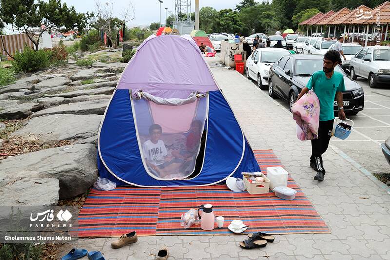 عکس/ اتراق مسافران تابستانی در سواحل چالوس