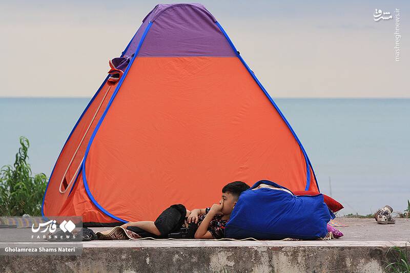 عکس/ اتراق مسافران تابستانی در سواحل چالوس