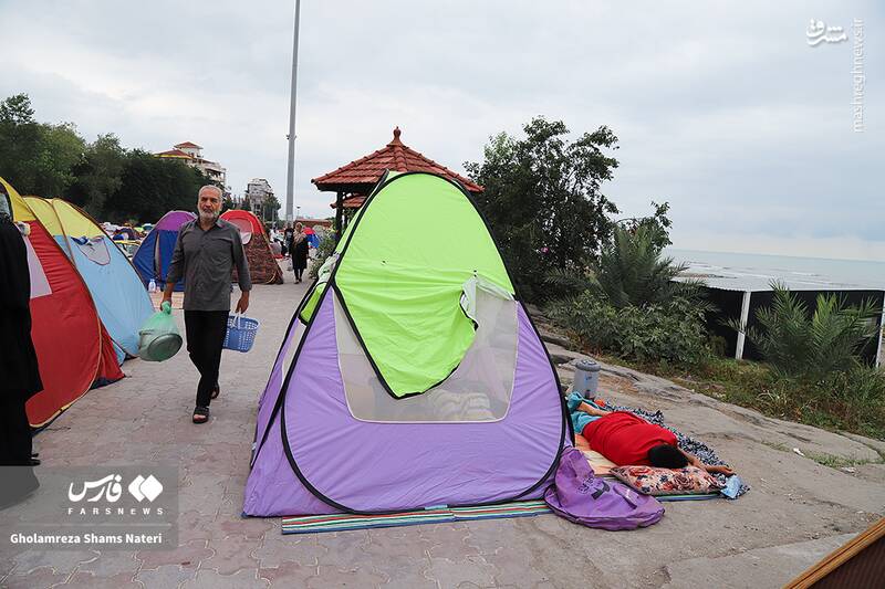 عکس/ اتراق مسافران تابستانی در سواحل چالوس