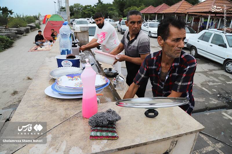 عکس/ اتراق مسافران تابستانی در سواحل چالوس