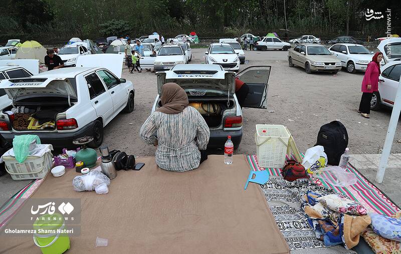 عکس/ اتراق مسافران تابستانی در سواحل چالوس