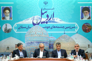 پزشکیان: مدرسه و دانشگاه آینده کشور را می‌سازد / به جای تخریب نقد سازنده کنیم