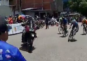 پرواز دوچرخهسواران در ونزوئلا به لطف اشتباه یک پلیس!+ فیلم