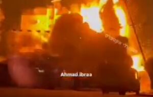 لحظه بمباران ساختمان بانک القدس در شهر غزه