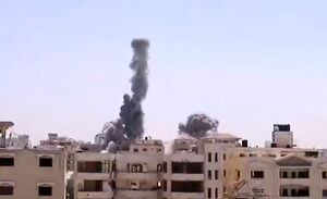 لحظه بمباران ساختمان مسکونی در محله تل الهوا در غزه