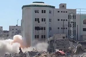 لحظه بمباران ساختمان دانشگاه اسلامی غزه