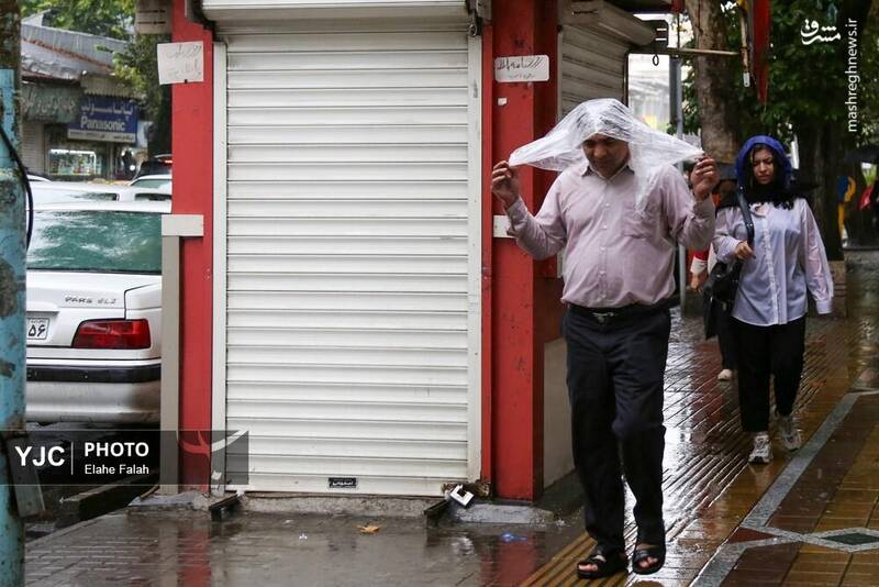 عکس / بدرقه‌ی تابستان با بارش باران در رشت 18