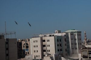 لحظه بمباران دانشگاه اسلامی غزه توسط جنگنده‌های دشمن