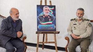 عکس/ دیدار سرلشکر موسوی با خانواده شهدای اقتدار