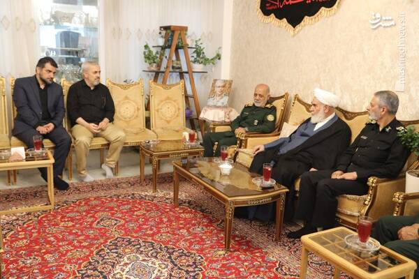 دیدار سرلشکر موسوی با خانواده شهدای جنگ ۱۲ روزه+ عکس