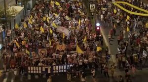 تظاهرات هزاران صهیونیست در اسرائیل/معترضان به سمت اقامتگا نتانیاهو در حرکت هستند