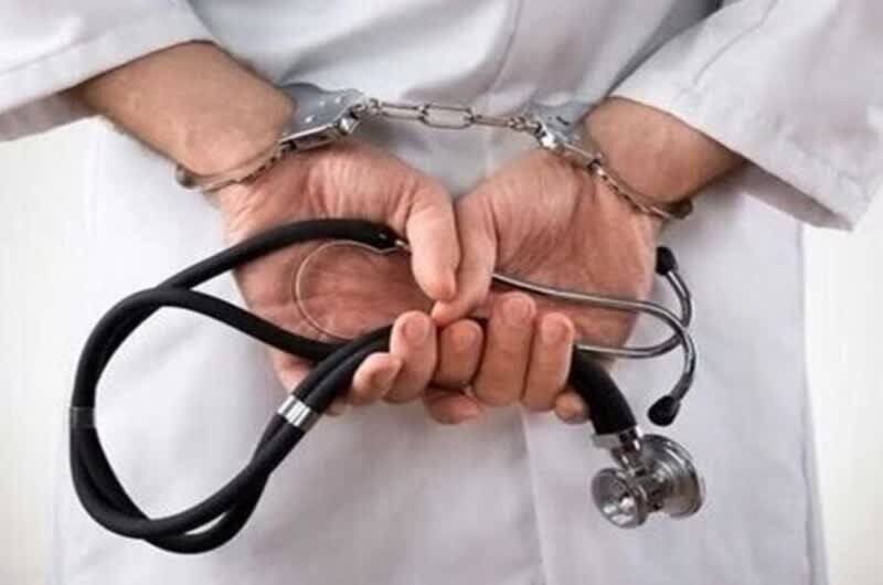 پزشكي،عمل،جراحي،متهم،غيرمجاز،تبليغات،بيماران،حضور،پزشك،مطب،ب ...