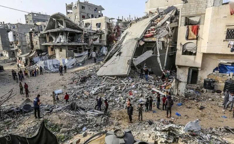 آخرین تحولات جنگ غزه پیش از آتشبس/ ادامه عملیاتهای نیروهای مقاومت علیه نظامیان صهیونیست/ طرح رژیم صهیونیستی برای اشغال بلند مدت چند نقطه غزه/ وزیر جنگ اسرائیل: هرکس در غزه بماند تروریست است!