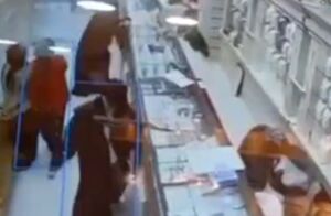 فیلم/ سرقت مسلحانه از یک طلافروشی در درگهان قشم