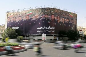 عکس / نقش پهلوانان ایرانی بر دیوارنگاره میدان انقلاب