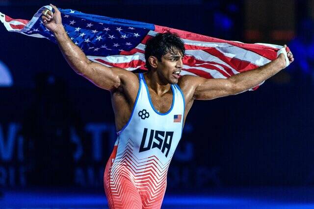 یک ایرانی در بین سلاطین کشتی جهان