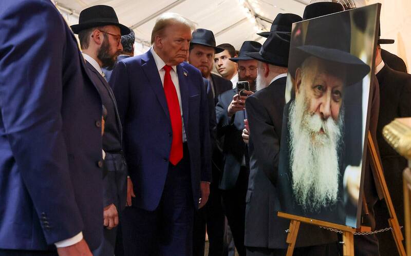 ترامپ سگ اسراییل است! / راه نجات آمریکا از نابودی، جدایی از «اسراییل» است+عکس