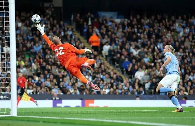 پیروزی دشوار بارسلونا مقابل نیوکاسل با درخشش پسر انگلیسی / شروع منچسترسیتی با عبور از ناپولی 4