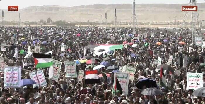 راهپیمایان یمنی: مذاکره با اسرائیل بیفایده است/مقاومت تنها گزینه پیشروی امت اسلامی+فیلم