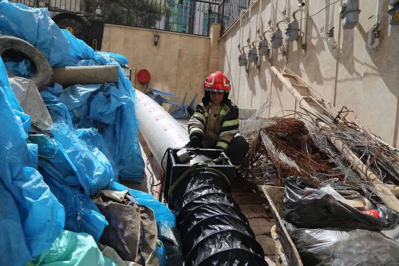 آسانسور،ساختمان،ملكي،دود،لوازم،تحويل،خارج،محل،محبوس،زيرزمين،حريق