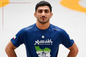 فیلم / بانداژ چانه مصدوم دانیال سهرابی پیش از حضور روی تشک