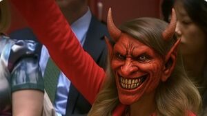 زنی که به نماد شیطان تشبیه شد +فیلم