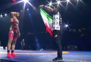 فیلم / سلام نظامی و تعظیم محمدهادی ساروی به پرچم ایران پس از کسب مدال طلا