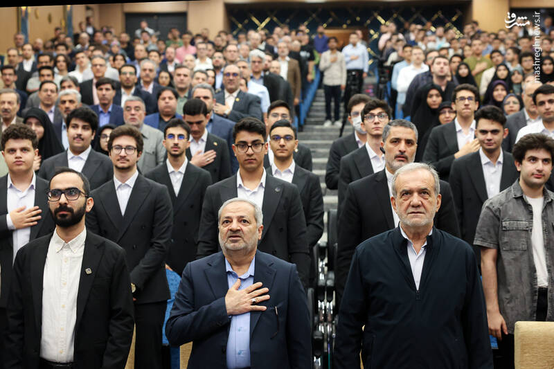 عکس / تجلیل از مدالآوران المپیادهای علمی جهان با حضور پزشکیان 2
