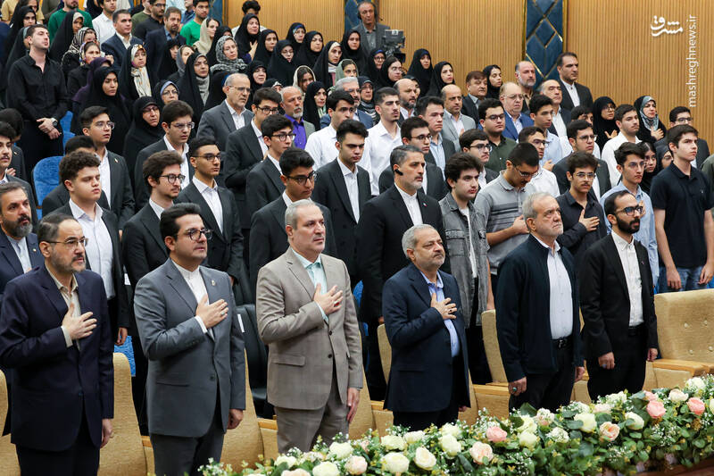 عکس / تجلیل از مدالآوران المپیادهای علمی جهان با حضور پزشکیان 3