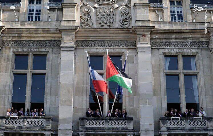 عکس/ اهتزاز پرچم فلسطین در یکی از ساختمان‌های شهرداری پاریس