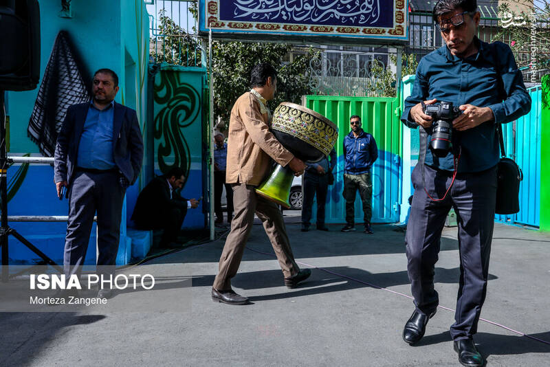 عکس/ نواختن زنگ آغاز سال تحصیلی توسط وزیر در تهران