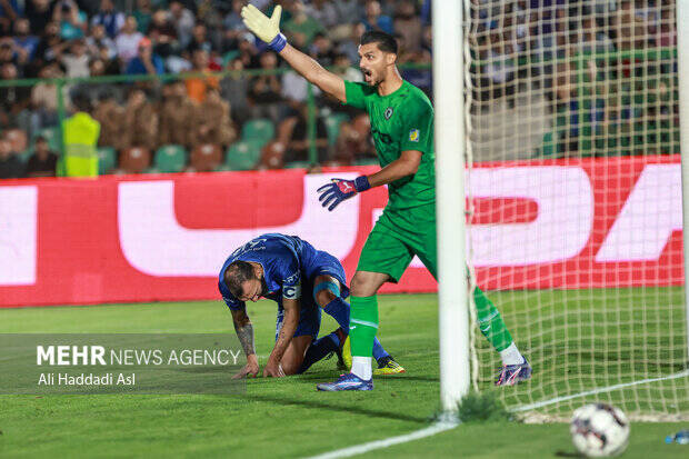 بازیکن میلیاردی هزار تومان هم بازی نکرد/آبروی ۸۰ ساله استقلال را بردند