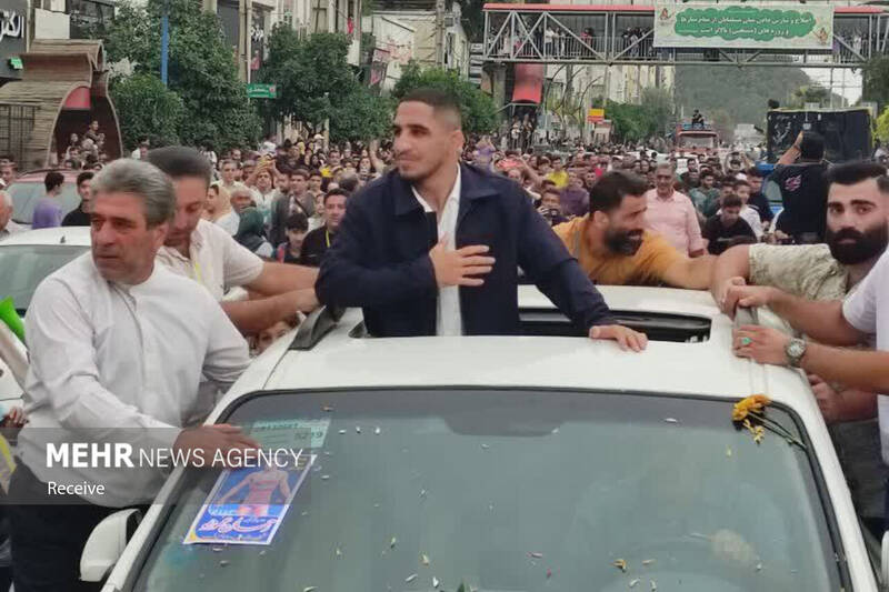 استقبال از رحمان عموزاد قهرمان کشتی جهان در بهشهر