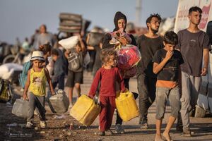 عکس/ آوارگی اجباری فلسطینیان در غزه زیر آتش سنگین صهیونیست‌ها