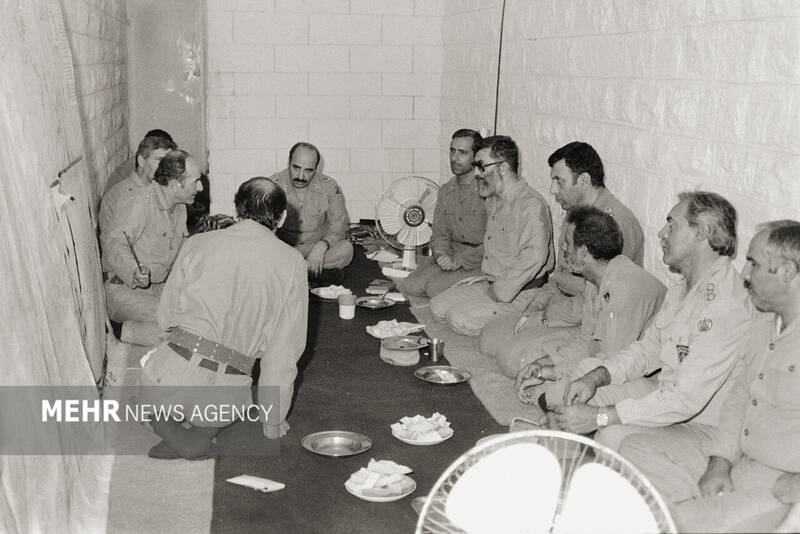 تصاویری ویژه از رهبر معظم انقلاب در دوران دفاع مقدس