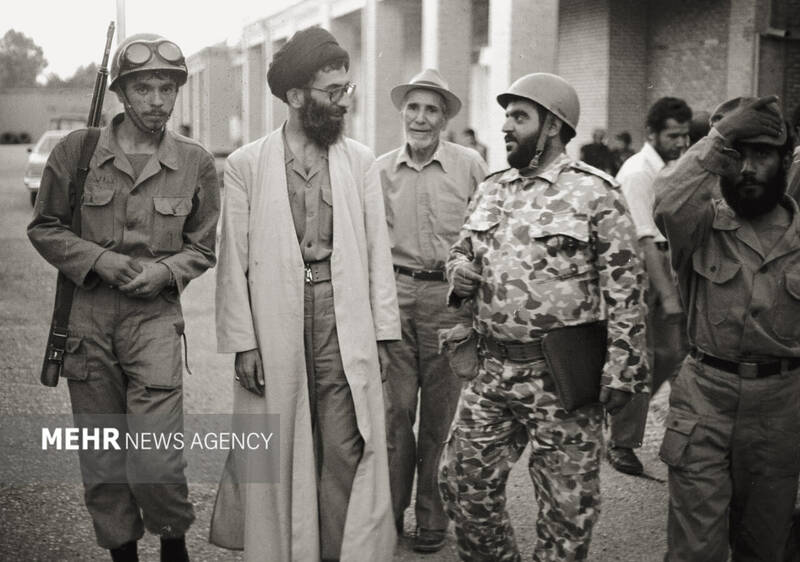 تصاویری ویژه از رهبر معظم انقلاب در دوران دفاع مقدس