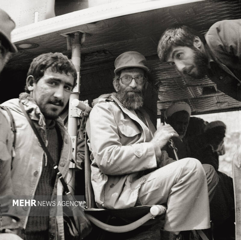 تصاویری ویژه از رهبر معظم انقلاب در دوران دفاع مقدس