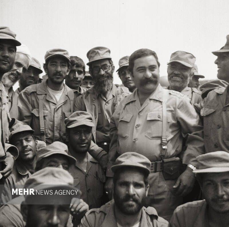 تصاویری ویژه از رهبر معظم انقلاب در دوران دفاع مقدس
