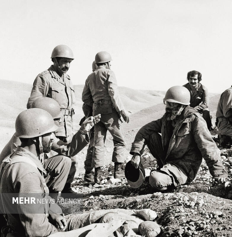 تصاویری ویژه از رهبر معظم انقلاب در دوران دفاع مقدس