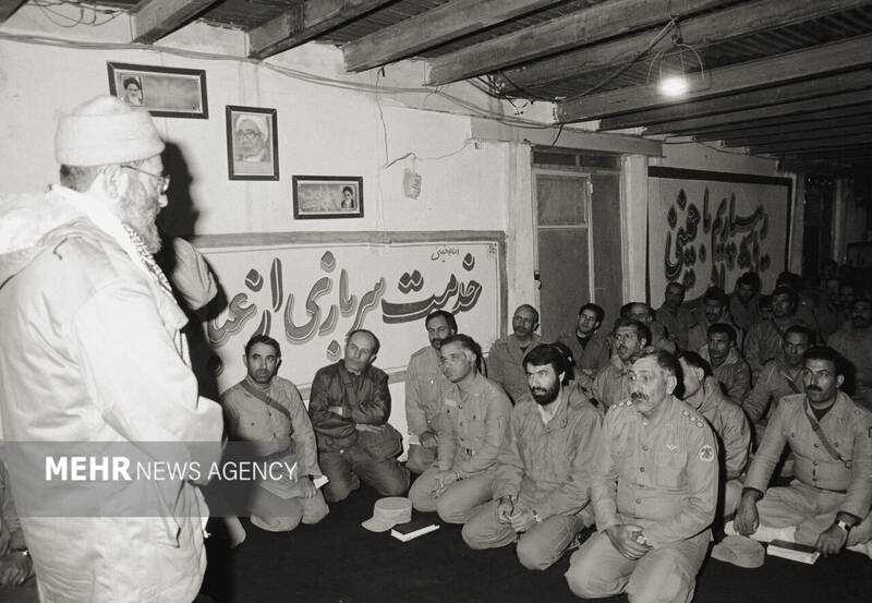تصاویری ویژه از رهبر معظم انقلاب در دوران دفاع مقدس