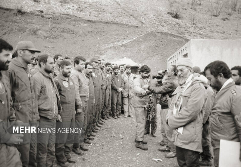 تصاویری ویژه از رهبر معظم انقلاب در دوران دفاع مقدس