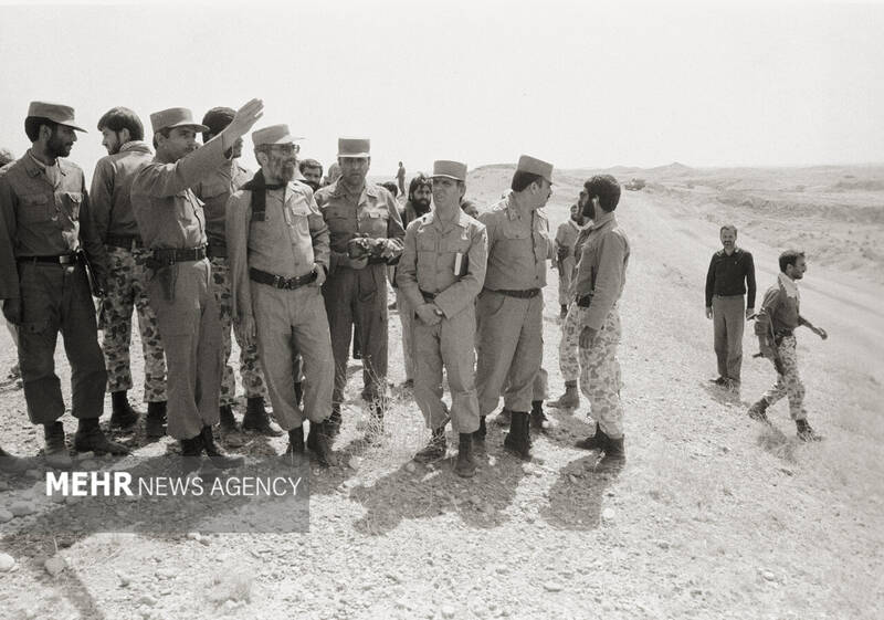 تصاویری ویژه از رهبر معظم انقلاب در دوران دفاع مقدس