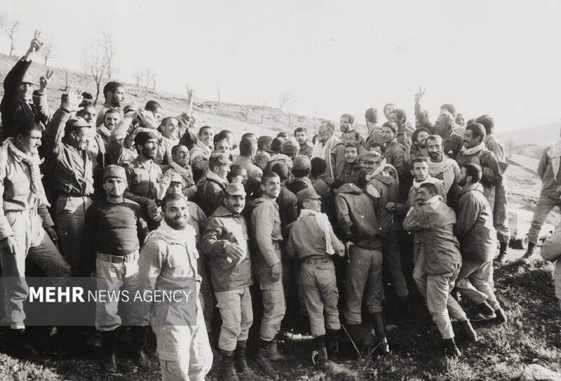 تصاویری ویژه از رهبر معظم انقلاب در دوران دفاع مقدس