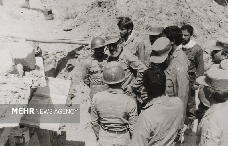 تصاویری ویژه از رهبر معظم انقلاب در دوران دفاع مقدس